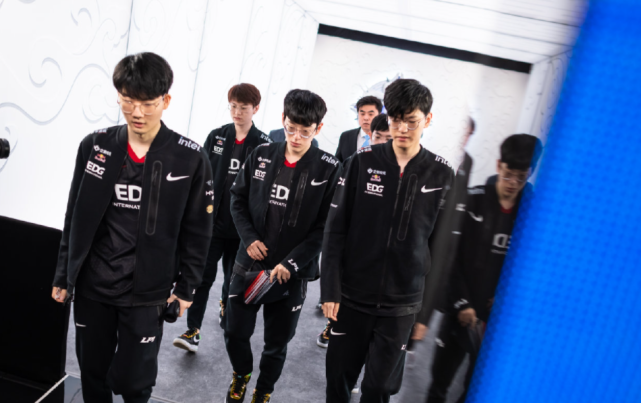 胁的控球后 胁的控球后