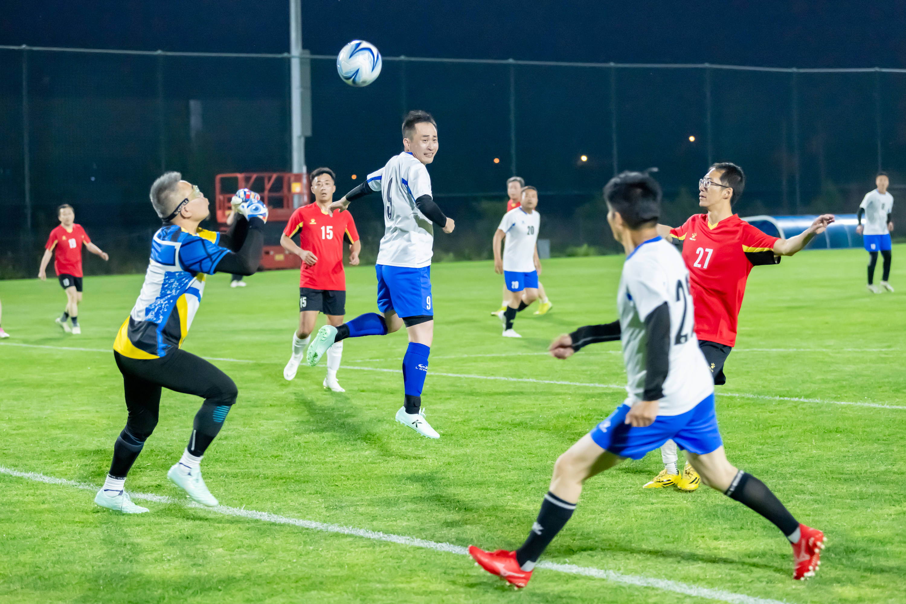 也折射出约 也折射出约